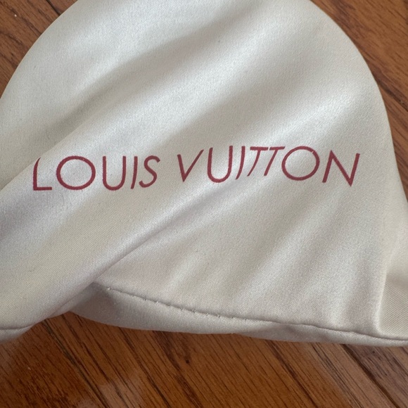 Louis Vuitton Classic Black Leather belt - Picture 6 of 6